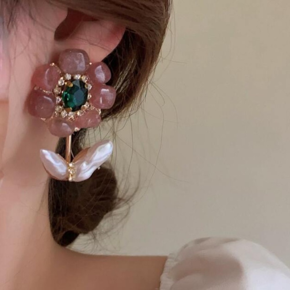 French Style Flower and Pearl Stud Earrings